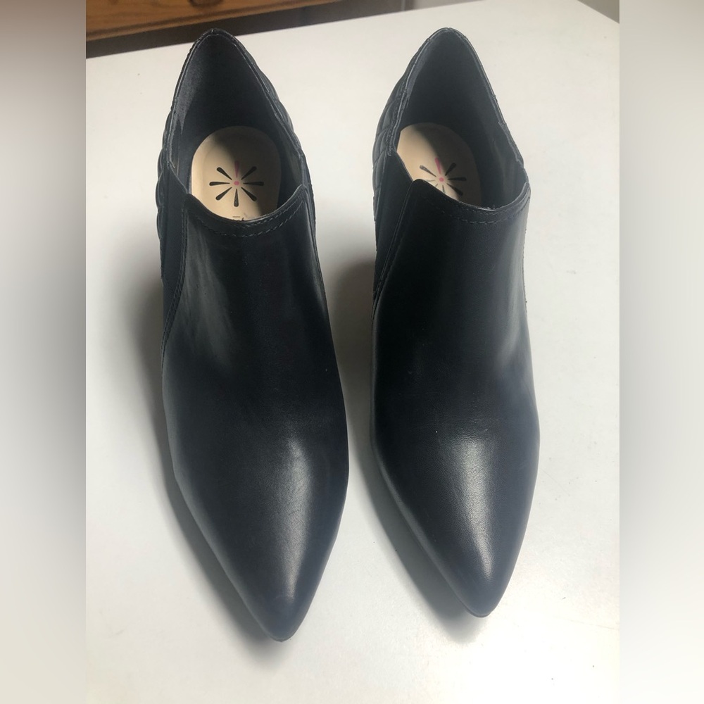 Isaac Mizrahi Live Size 7W NAVY Pointed-Toe Leather Ankle Boots WQuilting Detail